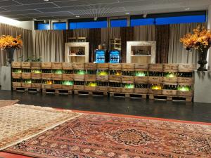Harassen Bar Vintage mit Flaschen 1